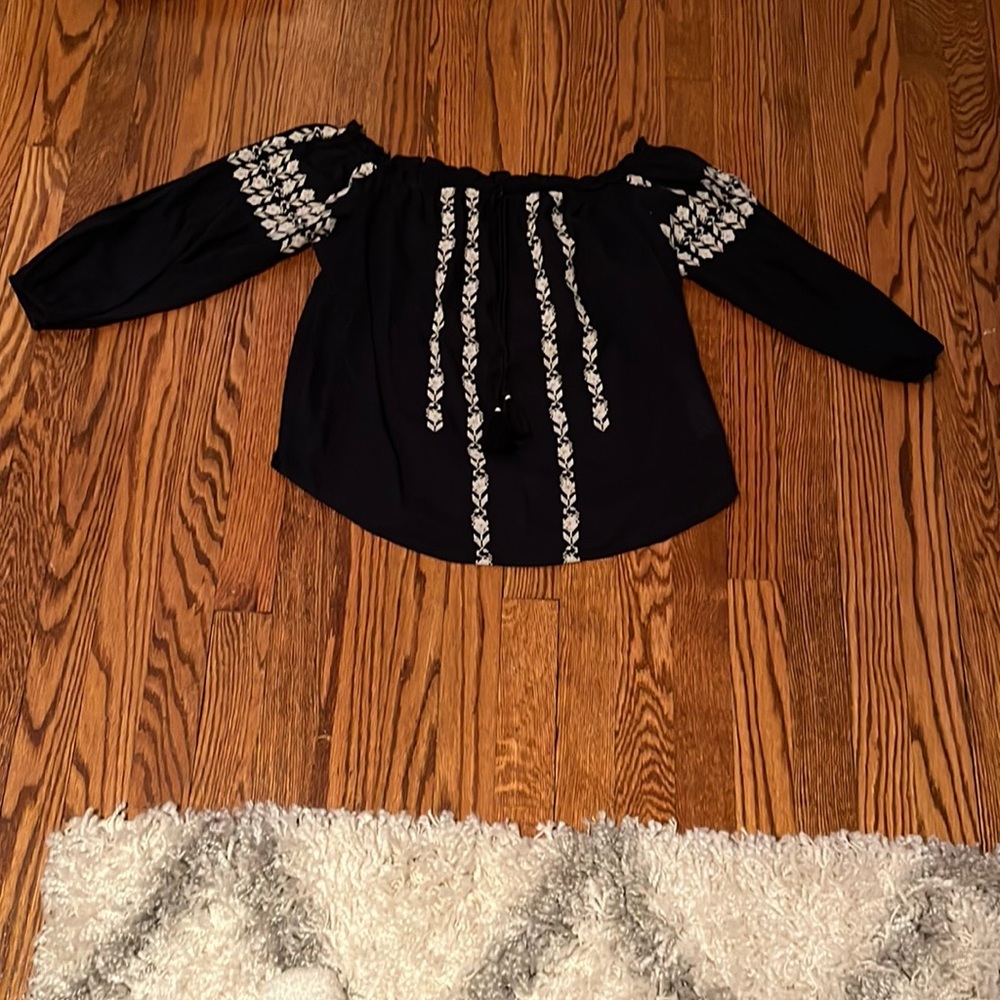 NAVY blouse (picture lighting is poor but the color is in fact navy blue)